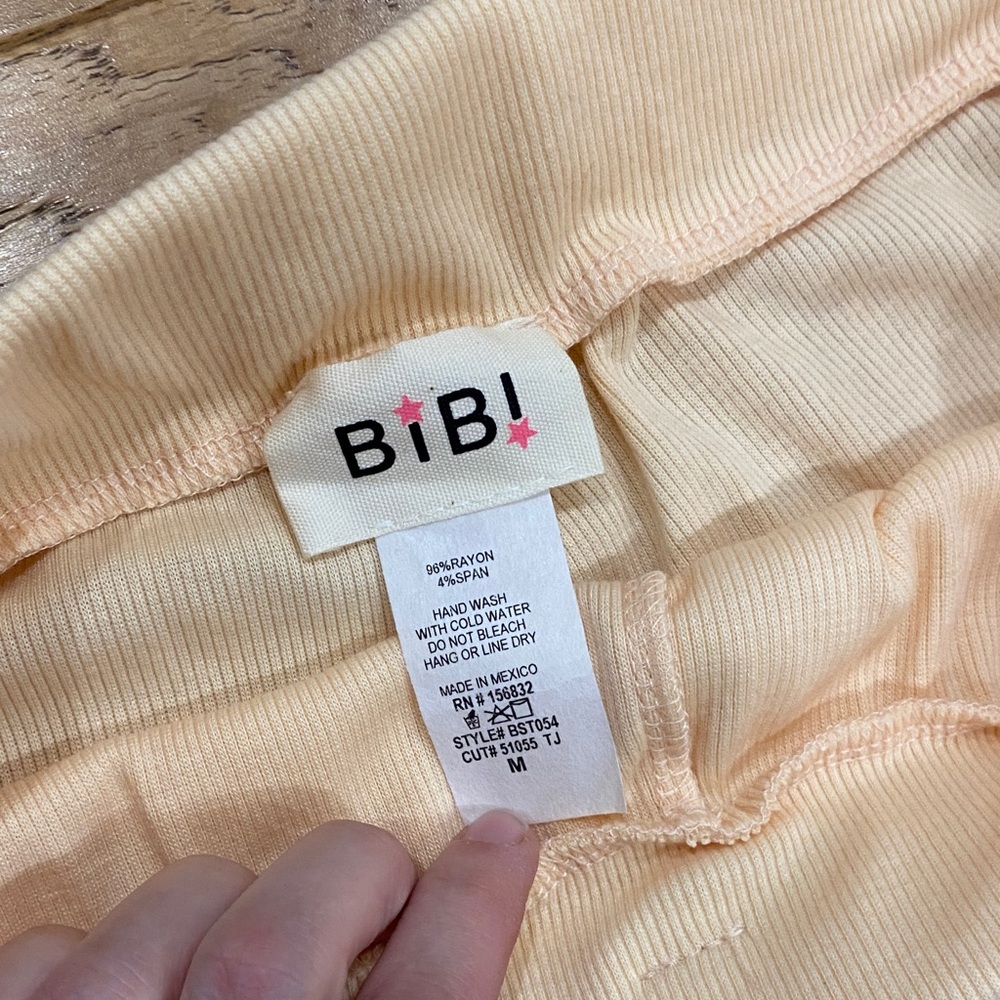 BiBi peach colored Ruffle Set size medium NWOT - Picture 3 of 5